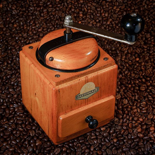 Bestand:600px-Coffee Grinder Zassenhaus edit.jpg