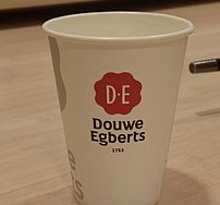 Bestand:Douwe Egberts paper cup, Groningen (2019).jpg