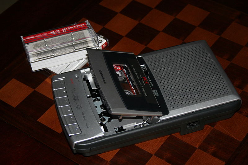 Bestand:800px-RadioShack Tape Recorder.jpg