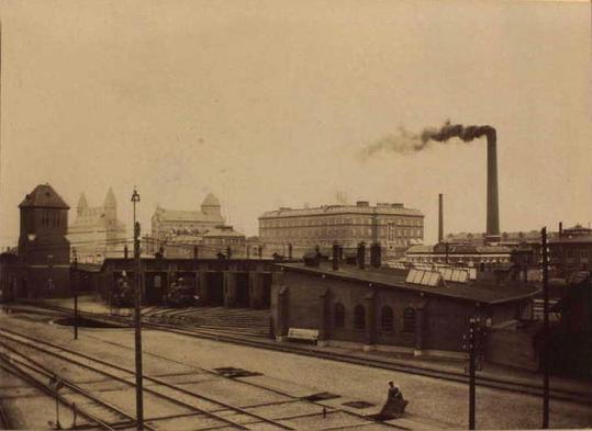 Bestand:Østerport Station remise and water tower c 1910.jpg