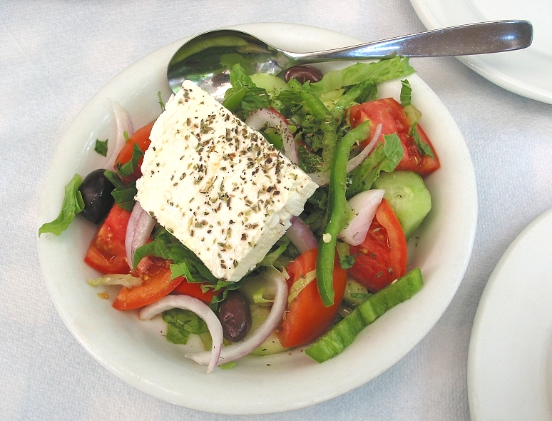 Bestand:Greek Salad Choriatiki.jpg