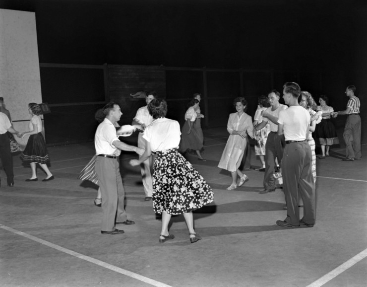 Bestand:Tennis-Court-Dance-Photo Oak Ridge 5.jpg