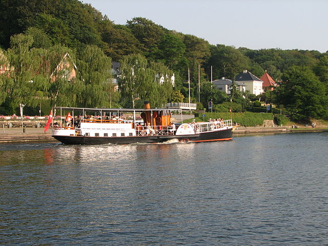 Bestand:Hjejlen i havn-2010-07.jpg