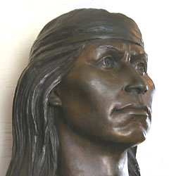 Bestand:Bronzen buste van Cochise door Betty Butts.jpg