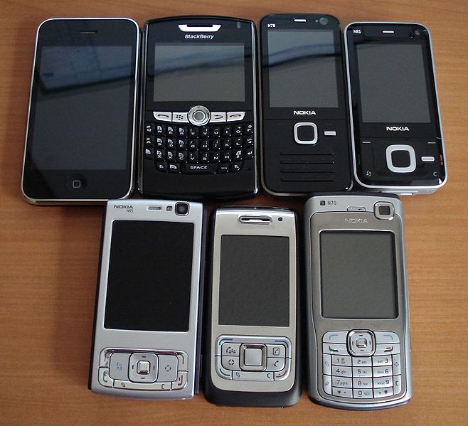 Bestand:658px-Assorted smartphones.jpg