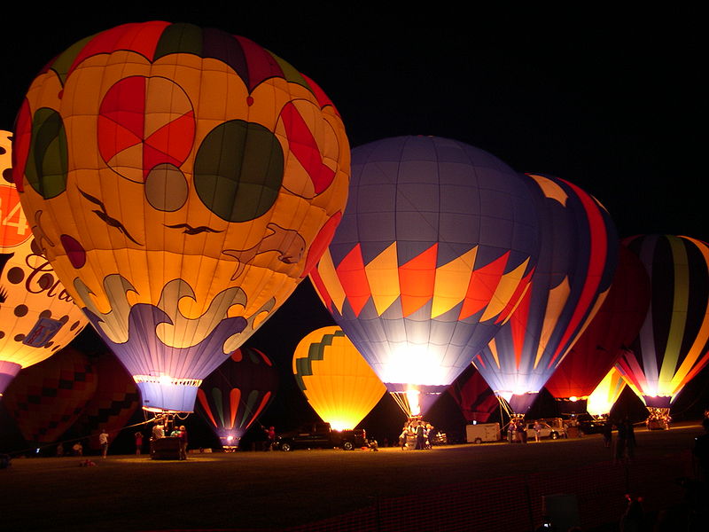 Bestand:800px-Hot air balloon glow.jpg