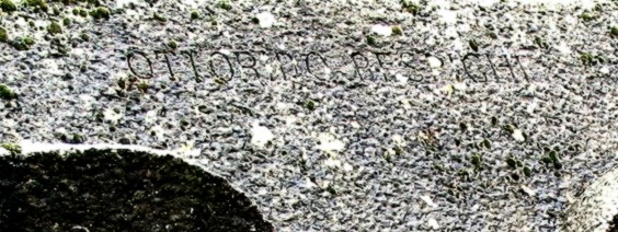 Bestand:Inscriptie in tombe van Ottorino Respighi in Bologna.jpg