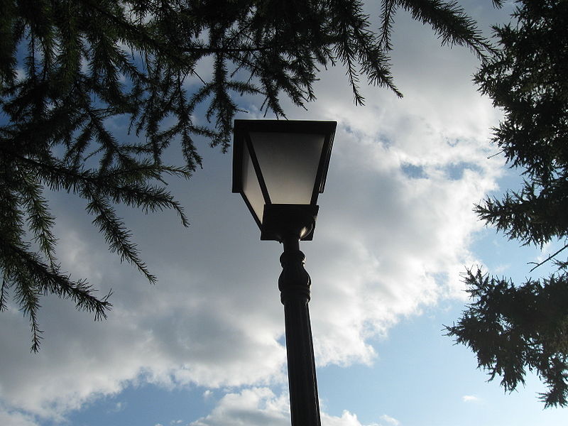 Bestand:800px-Electric street lantern.jpg