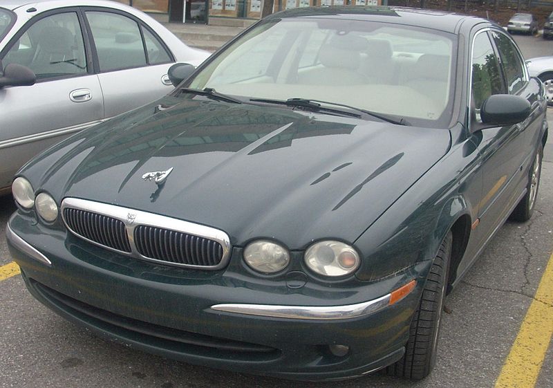 Bestand:800px-'02-'03 Jaguar X-Type Sedan.jpg