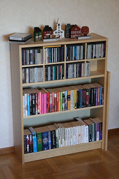 Bestand:400px-IKEA Billy bookshelf (80x106 cm birch veneer).jpg