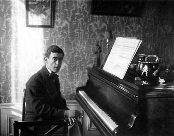 Bestand:Maurice Ravel aan de piano 1912.jpg