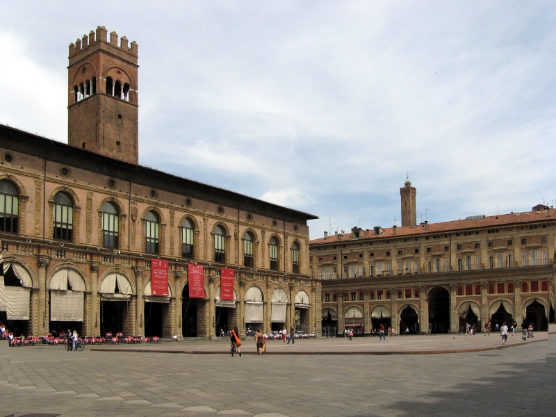 Bestand:Bologna-Piazza Maggiore.jpg