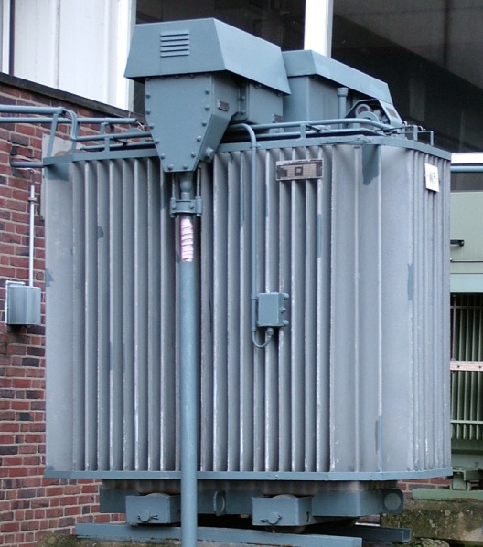 Bestand:Transformator 630 kVA.JPG