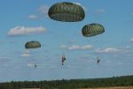 Miniatuur voor Bestand:800px-US Army 52231 Airborne in five languages 6.jpg