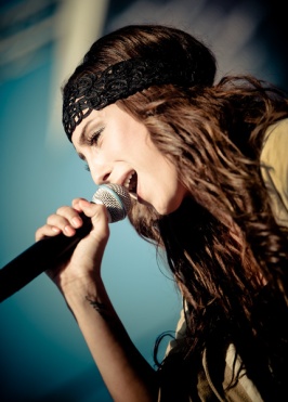 Medina tijdens een concert in Aalborg in mei 2009