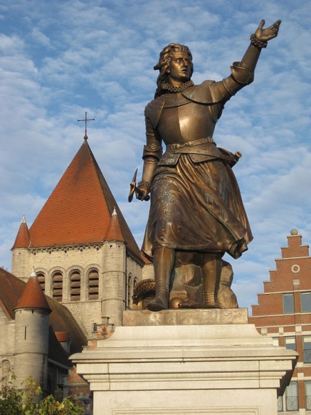 Bestand:Statue de Christine de Lalaing, Princesse d'Espinoy.JPG