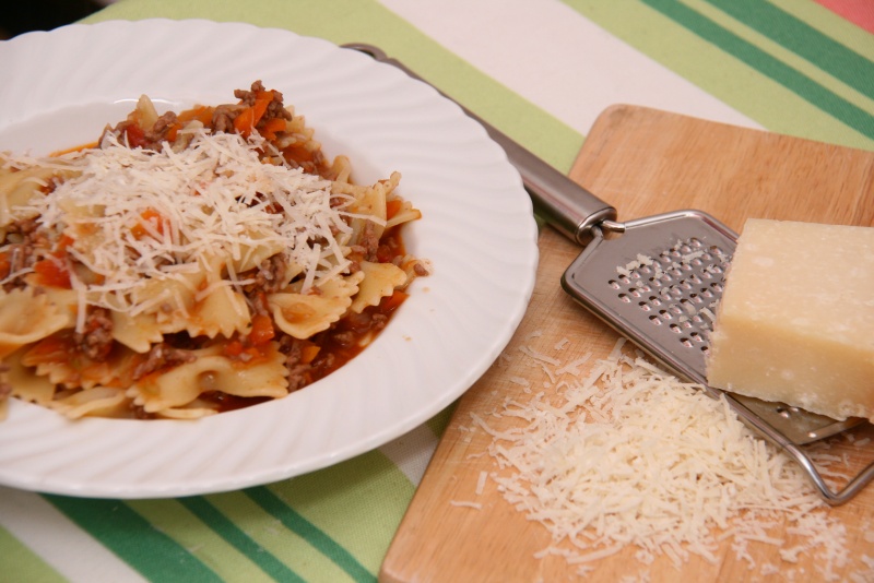 Bestand:Bolognese grated cheese.jpg