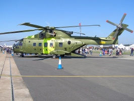 Een soortgelijke helikopter vervoert de patiënten van regio Bornholm naar Bornholms Hospital of naar het staatsziekenhuis in Kopenhagen