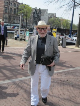 Bart Robbers in Amsterdam bij het stadhuis aan de Amstel