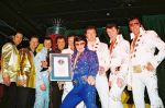 Miniatuur voor Bestand:Elvis impersonators record.jpg