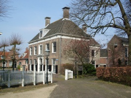 Het Logegebouw in Velsen-Zuid (Voormalig Weeshuis en Oude van dagenhuis der N.H.Kerk)
