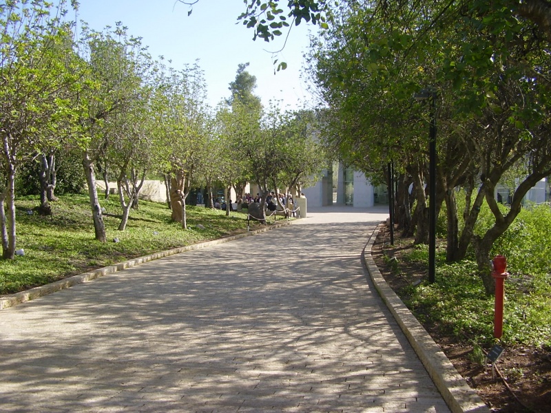 Bestand:The righteous among the nations avenue in yad vash.jpg