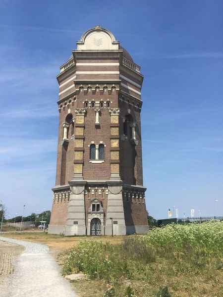 Bestand:Watertoren aan de Pompstationweg in Den Haag.jpg