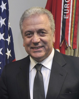 De huidige commissaris Dimitris Avramopoulos